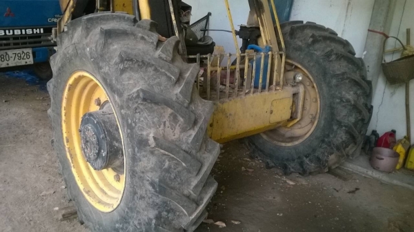 ขายรถคีบ 3 ล้อ ราคาถูก สภาพพร้อมใช้งาน ยางดีมาก เครื่องดี ปั้มดี ใช้งานคีบอ้อยเพิ่งเสร็จครับ