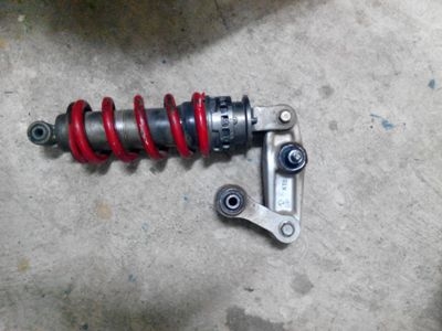 ขายโช๊ค พร้อมกระเดื่อง honda CBR 400  y89 ราคา 2000 บาท