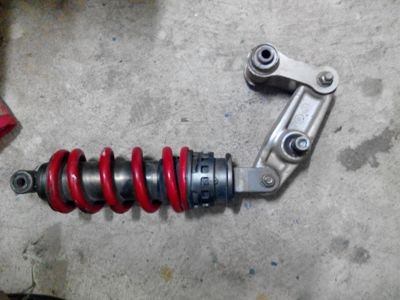 ขายโช๊ค พร้อมกระเดื่อง honda CBR 400  y89 ราคา 2000 บาท