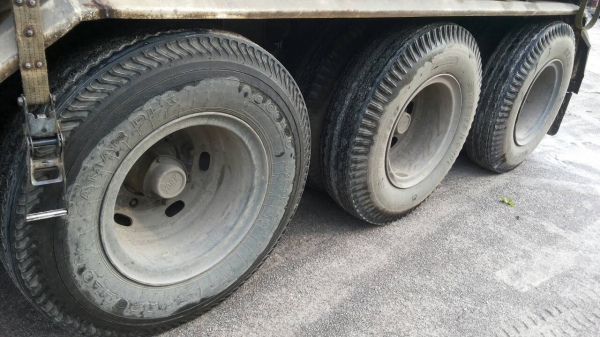 ขายหางพ่วง ClMC  พื้นเรียบ  3  เพลา. แท้  ปี 54   สนใจติดต่อ  081 - 6079515