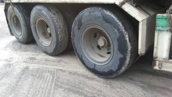 ขายหางพ่วง ClMC  พื้นเรียบ  3  เพลา. แท้  ปี 54   สนใจติดต่อ  081 - 6079515