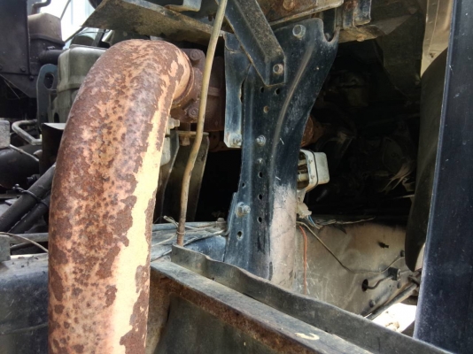 รถนิตสัน 10 ล้อดั๊ม  CW - 430  230 แรงม้า.    สนใจติดต่อ  081 - 6079515