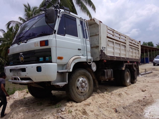 รถนิตสัน 10 ล้อดั๊ม  CW - 430  230 แรงม้า.    สนใจติดต่อ  081 - 6079515