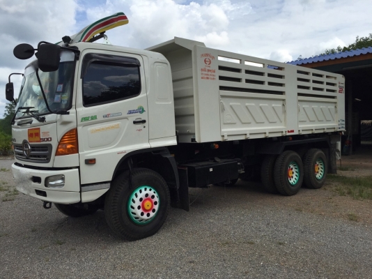 รถฮีโน่  10  ล้อดั้ม  330  แรงม้า.  ปี 54   ( รถวิ่ง 1x,3xx กว่า กม. )     สนใจติดต่อ  081 - 6079515