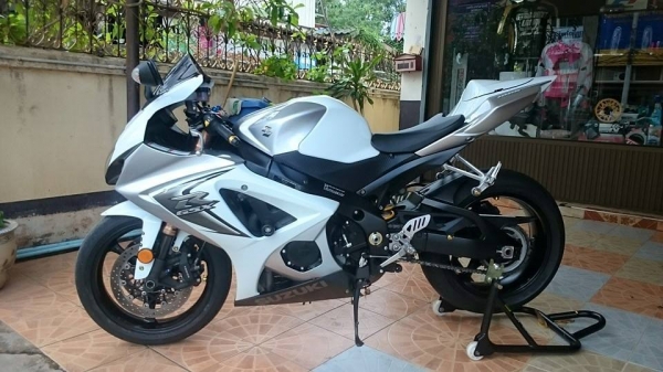 ขาย GSXR1000 K8 สพม. แท้ สเปคแคนาดา รถสวย สีเดิม ไม่สวย ให้ค่าน้ำมัน