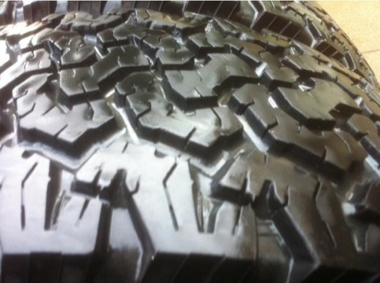 ยาง BF goodrich 285/75/16 ปี11 ลงพื้นปี13 ดอกติดหนวด