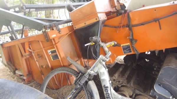 ขายรถเกี่ยว DC60 พร้อมรถเทรลเลอร์ 240,000 ขายรถเกี่ยว DC60 พร้อมรถเทรลเลอร์ 240,000