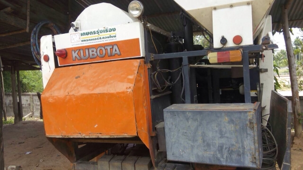 ขายรถเกี่ยว DC60 พร้อมรถเทรลเลอร์ 240,000