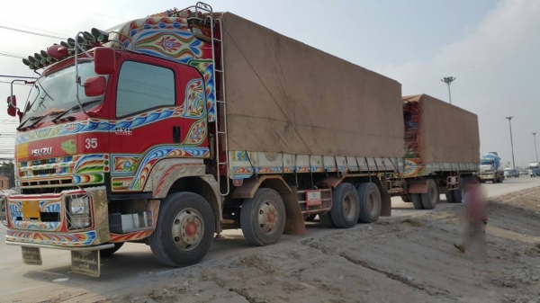 ขายดาวน์รถพ่วง 24 ล้อ แม่-ลูก กระบะเนียมคอกเกษตรดั้ม ISUZU 360 ปี.56 วิ้ง.100000  กว่ากิโล ขายดาวน์ถูกๆ850000 สนใจรีบจองด่วน