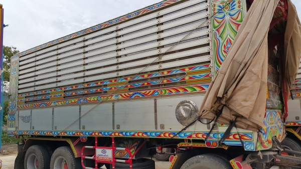 ขายดาวน์รถพ่วง 24 ล้อ แม่-ลูก กระบะเนียมคอกเกษตรดั้ม ISUZU 360 ปี.56 วิ้ง.100000  กว่ากิโล ขายดาวน์ถูกๆ850000 สนใจรีบจองด่วน