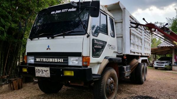 ขายรถบรรทุก 10 ล้อ 2 เพลาดั้ม MITSU FUSO TD สวยที่สุดเดิม ราคาผ่าน 850,000 ต่อรอง เพราะไช้ทุนยกมาแล้ว ๆหัวไม่เคยทำสีทะเบียนเต็ม