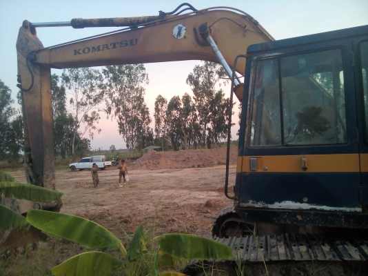 ขายแมคโค..pc200-3..ตัวนอก