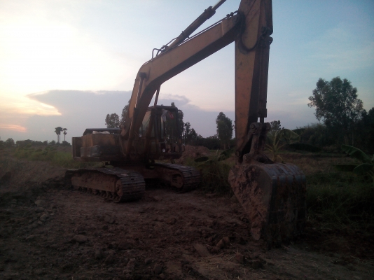 ขายแมคโค..pc200-3..ตัวนอก