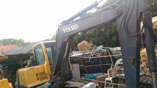 ขายรถรถแบคโฮ VOLVO 3 คัน ราคาถูกมาก