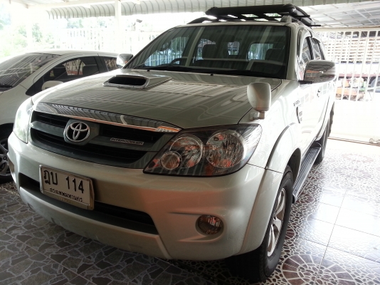 ขายรถ toyota fortuner ปี 10  รถบ้านสภาพดีมาก วิ่งน้อย ราคาต่อรองได้