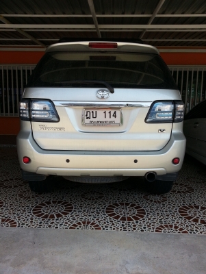ขายรถ toyota fortuner ปี 10  รถบ้านสภาพดีมาก วิ่งน้อย ราคาต่อรองได้