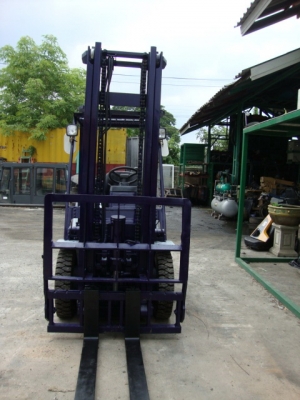 +++ ขายโฟล์คลิฟท์  KOMATSU FD30-11  ขนาด 3  ตัน  เครื่องยนต์ดีเซล  เสา  4  เมตร  เกียร์ธรรมดา  งา 1,070  มม.