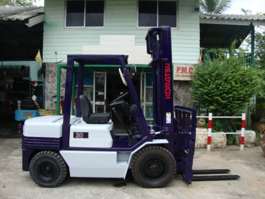 +++ ขายโฟล์คลิฟท์  KOMATSU FD30-11  ขนาด 3  ตัน  เครื่องยนต์ดีเซล  เสา  4  เมตร  เกียร์ธรรมดา  งา 1,070  มม.