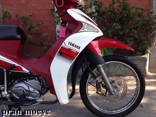 spark115iสีขาวเเดง สตาร์ทเท้า ปี2557