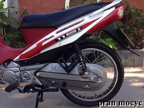 spark115iสีขาวเเดง สตาร์ทเท้า ปี2557