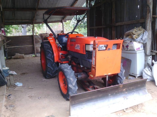 ขายรถไถ KUBOTA L4508 สภาพสวยพร้อมใช้งาน อุปกรณ์ ดันหน้า ผานหลัง และโรตารี่ รถสวยใช้งานน้อย1,710ชม สนใจโทร 090-8588220คุณนะ 093-3258446คุณบิวตี้ ID:narong498 หรือ www.truck.in.th/498 หรือเพจFacebook ณรงค์ ซื้อขายรถมือสอง (เว็บไซต์ส่วนตัว)