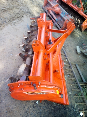 โรตารี่จอบหมุนRx163Dตราช้าง พร้อมใช้ สวยกิ๊บเลยครับ มีให้เลือก3ตัวครับมาก่อนได้เลือกก่อน