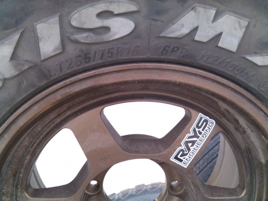 ขายแม็คใหม่พร้อมยางแม็คซิส มัด  ขนาด 265/75 R16  ยางปี 12  จำนวน 1 ชุด  ขาย 19,500 บาท   สนใจ 081-143-9463 , 087-700-0165