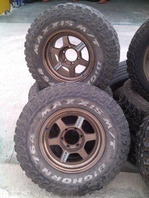 ขายแม็คใหม่พร้อมยางแม็คซิส มัด  ขนาด 265/75 R16  ยางปี 12  จำนวน 1 ชุด  ขาย 19,500 บาท   สนใจ 081-143-9463 , 087-700-0165