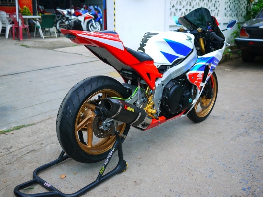 ขาย cbr400 แฟริ่ง Cbr1000 08 พร้อมทะเบียนแท้ รถสวยมาก เปลี่ยนเครื่องใหม่แล้วเป็นเครื่อง cb400 แจ้งลงเล่มเรียบร้อย