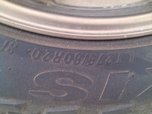 ขายแม็คใหม่พร้อมยางแม็คซิส มัด  ขนาด 275/60 R 20  ยางปี 12  จำนวน 1 ชุด  ขาย 29,500