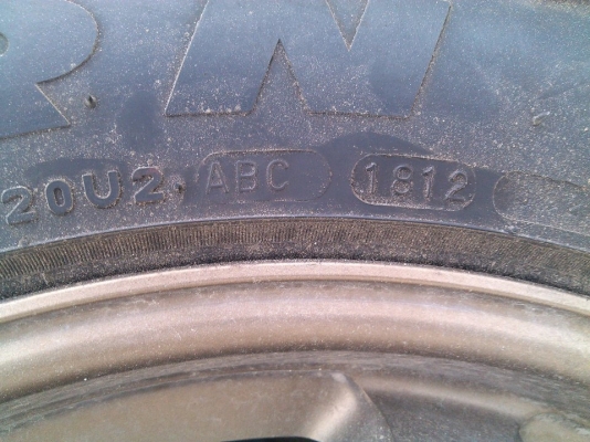 ขายแม็คใหม่พร้อมยางแม็คซิส มัด  ขนาด 275/60 R 20  ยางปี 12  จำนวน 1 ชุด  ขาย 29,500