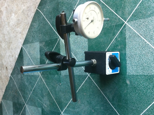 แท่นแม่เหล็กจับยึดไดอัลเกจ พร้อมไดอัลเกจ CITIZEN  0.01 มม. แท่นแม่เหล็กมีสองแกนปรับหมุนมุมต่างๆได้ แรงดูดยึดเกาะสูง