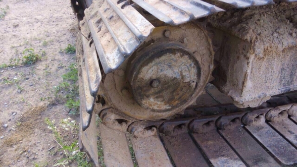 KOMATSU PC 60-3 เครื่องเดิมปั๊มเดิมๆทำงานได้เร็วดีครับ ภายในเก๋งคอนโทรลยาวใช้งานง่ายคล่องตัวดี ภายนอกบูมอาร์มมีปะมีดามบ้างเล็กน้อยครับแต่ทำงานได้ดีเลยครับ ช่วงล่างเอวแน่น เฟลมสวยไม่ผุ โรลเลอร์โซ่บูทใบแทรกสภาพดีประมาณ 60\% เอกสารสัญญาซื้อขาย ราคาต่อรองได้คร