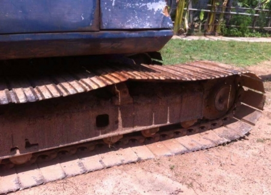 KOMATSU PC 60-3 เครื่องเดิมปั๊มเดิมๆทำงานได้เร็วดีครับ ภายในเก๋งคอนโทรลยาวใช้งานง่ายคล่องตัวดี ภายนอกบูมอาร์มมีปะมีดามบ้างเล็กน้อยครับแต่ทำงานได้ดีเลยครับ ช่วงล่างเอวแน่น เฟลมสวยไม่ผุ โรลเลอร์โซ่บูทใบแทรกสภาพดีประมาณ 60\% เอกสารสัญญาซื้อขาย ราคาต่อรองได้คร