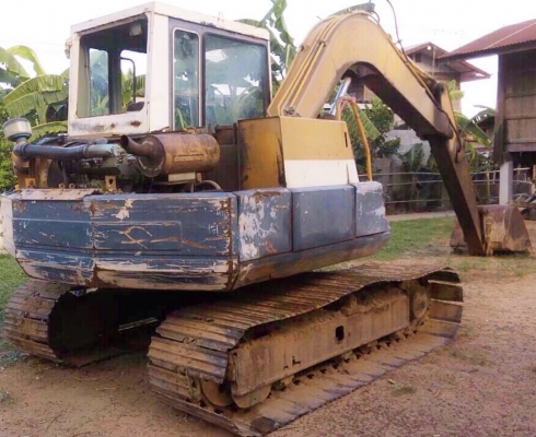 KOMATSU PC 60-3 เครื่องเดิมปั๊มเดิมๆทำงานได้เร็วดีครับ ภายในเก๋งคอนโทรลยาวใช้งานง่ายคล่องตัวดี ภายนอกบูมอาร์มมีปะมีดามบ้างเล็กน้อยครับแต่ทำงานได้ดีเลยครับ ช่วงล่างเอวแน่น เฟลมสวยไม่ผุ โรลเลอร์โซ่บูทใบแทรกสภาพดีประมาณ 60\% เอกสารสัญญาซื้อขาย ราคาต่อรองได้คร