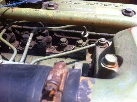 KOMATSU PC 60-3 เครื่องเดิมปั๊มเดิมๆทำงานได้เร็วดีครับ ภายในเก๋งคอนโทรลยาวใช้งานง่ายคล่องตัวดี ภายนอกบูมอาร์มมีปะมีดามบ้างเล็กน้อยครับแต่ทำงานได้ดีเลยครับ ช่วงล่างเอวแน่น เฟลมสวยไม่ผุ โรลเลอร์โซ่บูทใบแทรกสภาพดีประมาณ 60\% เอกสารสัญญาซื้อขาย ราคาต่อรองได้คร