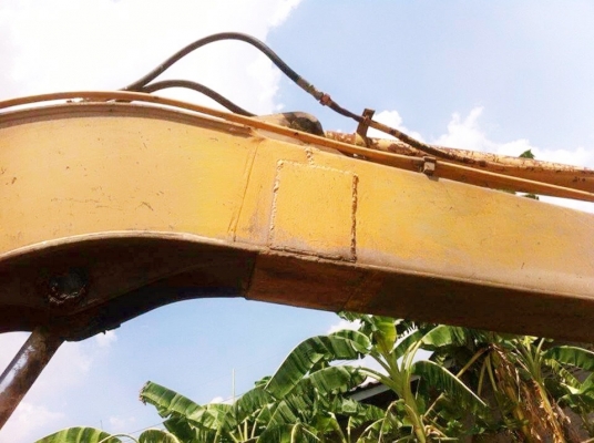 KOMATSU PC 60-3 เครื่องเดิมปั๊มเดิมๆทำงานได้เร็วดีครับ ภายในเก๋งคอนโทรลยาวใช้งานง่ายคล่องตัวดี ภายนอกบูมอาร์มมีปะมีดามบ้างเล็กน้อยครับแต่ทำงานได้ดีเลยครับ ช่วงล่างเอวแน่น เฟลมสวยไม่ผุ โรลเลอร์โซ่บูทใบแทรกสภาพดีประมาณ 60\% เอกสารสัญญาซื้อขาย ราคาต่อรองได้คร