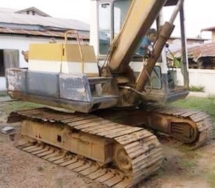 KOMATSU PC 60-3 เครื่องเดิมปั๊มเดิมๆทำงานได้เร็วดีครับ ภายในเก๋งคอนโทรลยาวใช้งานง่ายคล่องตัวดี ภายนอกบูมอาร์มมีปะมีดามบ้างเล็กน้อยครับแต่ทำงานได้ดีเลยครับ ช่วงล่างเอวแน่น เฟลมสวยไม่ผุ โรลเลอร์โซ่บูทใบแทรกสภาพดีประมาณ 60\% เอกสารสัญญาซื้อขาย ราคาต่อรองได้คร