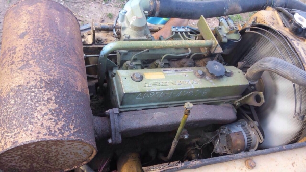 KOMATSU PC 60-3 เครื่องเดิมปั๊มเดิมๆทำงานได้เร็วดีครับ ภายในเก๋งคอนโทรลยาวใช้งานง่ายคล่องตัวดี ภายนอกบูมอาร์มมีปะมีดามบ้างเล็กน้อยครับแต่ทำงานได้ดีเลยครับ ช่วงล่างเอวแน่น เฟลมสวยไม่ผุ โรลเลอร์โซ่บูทใบแทรกสภาพดีประมาณ 60\% เอกสารสัญญาซื้อขาย ราคาต่อรองได้คร