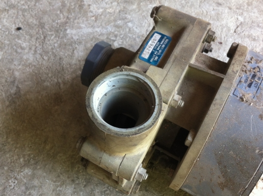 ปั๊มเอนกประสงค์ ตัวเรือนเป็นพลาสติกอย่างดี Century Electric ของ อเมริกา ขนาดท่อส่งและดูด 2 นิ้ว ใข้ได้ตั้งแต่  200 - 460 V.