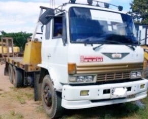 HINO F18 - 220 HP EM100 สิบล้อเพลาเดียว เทรลเลอร์ท้ายลาดมีหางพับไฮดรอลิกส์ขึ้นรถเกี่ยวข้าวและขึ้นรถแบ็คโฮร PC 200 ได้เลยครับ เครื่องยนต์วางใหม่ของ HINO SUMO ลงเล่มครบพร้อม ภายในเก๋งคอนโซลสวยครบ พวงมาลัยเพาเวอร์ ระบบเบรคทริ๊ปฟี้ครบ ช่วงล่างใหญ่แน่นดีคัชซีไ