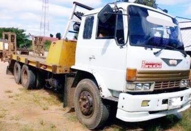 HINO F18 - 220 HP EM100 สิบล้อเพลาเดียว เทรลเลอร์ท้ายลาดมีหางพับไฮดรอลิกส์ขึ้นรถเกี่ยวข้าวและขึ้นรถแบ็คโฮร PC 200 ได้เลยครับ เครื่องยนต์วางใหม่ของ HINO SUMO ลงเล่มครบพร้อม ภายในเก๋งคอนโซลสวยครบ พวงมาลัยเพาเวอร์ ระบบเบรคทริ๊ปฟี้ครบ ช่วงล่างใหญ่แน่นดีคัชซีไ