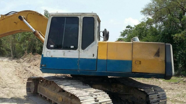 ขาย KOMATSU PC 200-5 สภาพสวยพร้อมใช้ ราคาต่อรองได้ ติดต่อได้ที่คุณ อ๊อฟ พิจิตร 086-7379991 ขาย KOMATSU PC 200-5 สภาพสวยพร้อมใช้ ราคาต่อรองได้ ติดต่อได้ที่คุณ อ๊อฟ พิจิตร 086-7379991