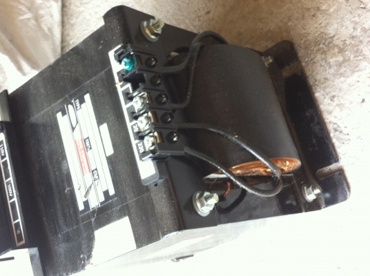 หม้อแปลงไฟจาก 200-220 V. เป็น 100-110 V. ยี่ห้อ AIHARA จากญี่ปุ่นขนาด 2 KVA.