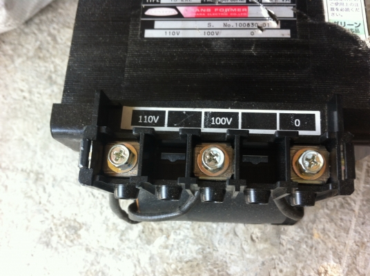 หม้อแปลงไฟจาก 200-220 V. เป็น 100-110 V. ยี่ห้อ AIHARA จากญี่ปุ่นขนาด 2 KVA.