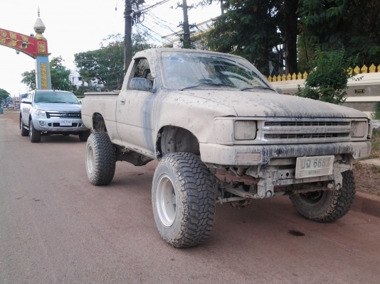 TOYOTA LN80 หัวเดว4ขอ คานซาฟารี ฟรีล็อค เพาเวอร์ แอร์เย็น เครื่องเสียงเต็ม