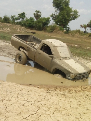 TOYOTA LN80 หัวเดว4ขอ คานซาฟารี ฟรีล็อค เพาเวอร์ แอร์เย็น เครื่องเสียงเต็ม