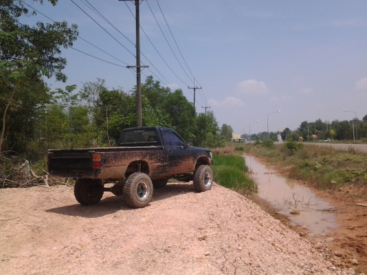 TOYOTA LN80 หัวเดว4ขอ คานซาฟารี ฟรีล็อค เพาเวอร์ แอร์เย็น เครื่องเสียงเต็ม