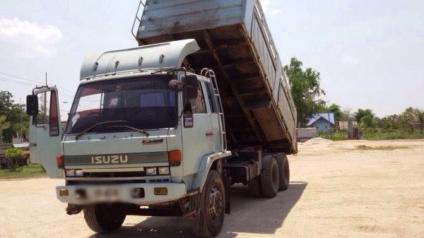 ขายรถบรรทุกสิบล้อดัมพ์ Isuzu นางฟ้า เครื่อง 195 แรง 2 เพลา กระบะดัมพ์สามมิตร ทะเบียนพร้อม ขายรถบรรทุกสิบล้อดัมพ์ Isuzu นางฟ้า เครื่อง 195 แรง 2 เพลา กระบะดัมพ์สามมิตร ทะเบียนพร้อม