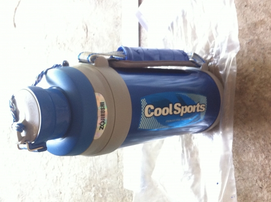 กระติกใส่น้ำเย็นพกพาอย่างดี ZOJIRUSHI  เป็นสแตนเลส เก็บความเย็นไว้ด้วยระบบศูนย์ยากาศ